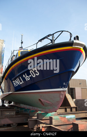 Peterhead Rettungsboot, auf Rampen zu Fraserburgh Reparaturwerften Stockfoto