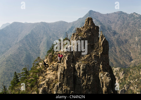 Nordkorea, Gangwon-Provinz, Kumgangsan Tourismusregion, südkoreanische Touristen unterwegs auf der Manmulsang (Ten trekking Stockfoto
