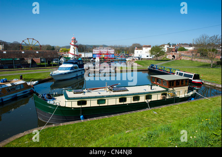 Vergnügungsschiff vertäut im Kanal-Becken an Stourport Worcestershire in England Stockfoto