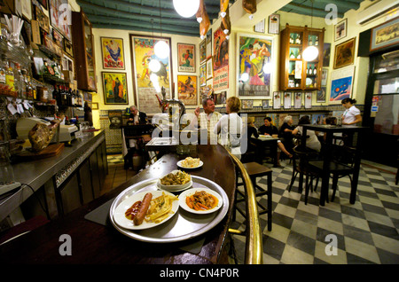 Spanien, Andalusien, Sevilla, Viertel Santa Cruz, Casa Placido, Tapas-bar Stockfoto