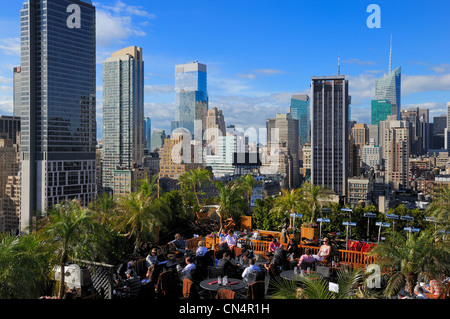 Vereinigte Staaten, New York, Manhattan, Midtown, 230 Terrassen-Café auf der 5th Avenue und in der Achse das Met Life Building und die Stockfoto