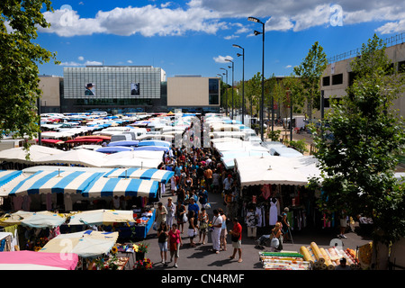 Frankreich, Herault, Beziers, Bezirk des Champ de Mars, dem Freitag-Markt auf dem Place du 14 Juillet (14. Juli Square) Stockfoto