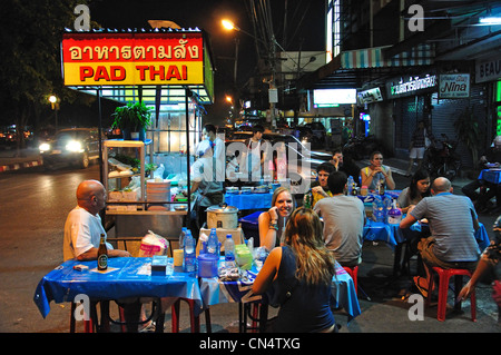 Straße Garküche in Chiang Mai Nachtbasar, Loi Kroh Straße, Chiang Mai, Provinz Chiang Mai, Thailand Stockfoto