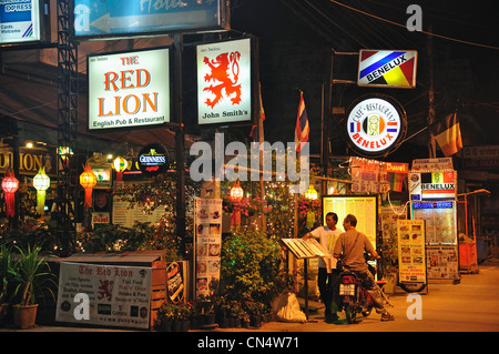 Das Red Lion Pub und Benelux Restaurant in Chiang Mai Nachtbasar, Loi Kroh Straße, Chiang Mai, Provinz Chiang Mai, Thailand Stockfoto