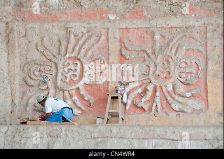 Peru, Provinz La Libertad, Nordküste, Huaca De La Luna, Moche Zivilisation IV-achten Jahrhundert Pyramide Hosting-Polychrom Stockfoto