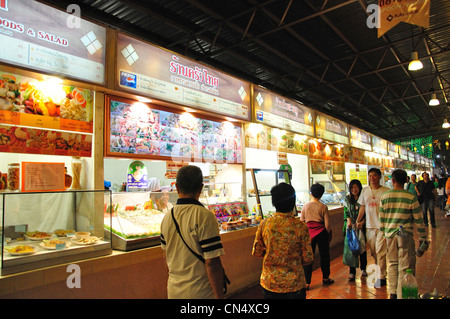 Anusarn Markt Essensstände in Chiang Mai Nachtbasar, Chan Klan Road, Chiang Mai, Provinz Chiang Mai, Thailand Stockfoto