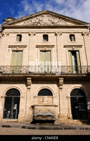 Frankreich, Herault, Pezenas, Hotel des Konsuln Mansion in Place Gambetta und seine Brunnen Stockfoto