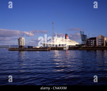 Queen Elizabeth 2 Liner angedockt an Greenock in Schottland auf seiner Abschiedstournee Stockfoto