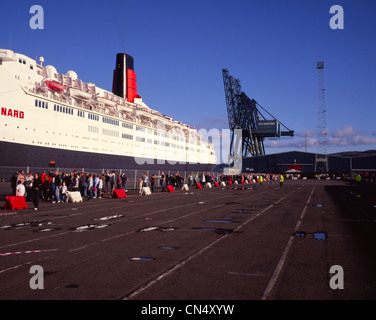 Queen Elizabeth 2 Liner angedockt an Greenock in Schottland auf seiner Abschiedstournee Stockfoto