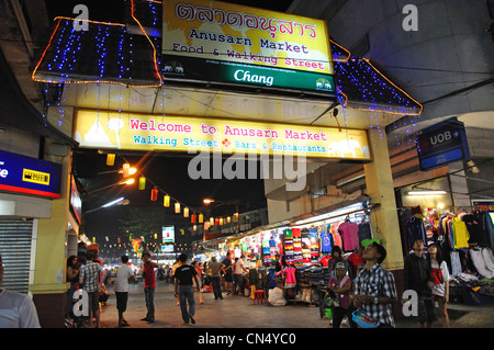 Anusarn Markt Essensstände in Chiang Mai Nachtbasar, Chan Klan Road, Chiang Mai, Provinz Chiang Mai, Thailand Stockfoto