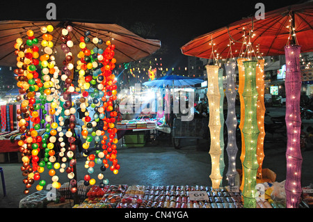 Lampe-Stall in Chiang Mai Nachtbasar, Chan Klan Road, Chiang Mai, Provinz Chiang Mai, Thailand Stockfoto