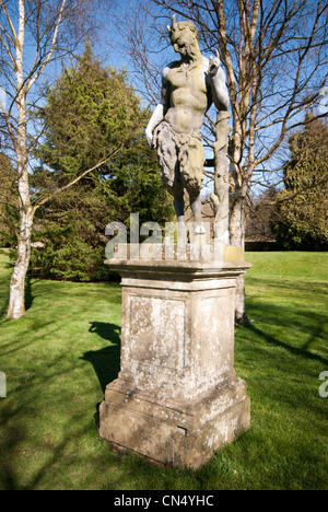 Die Statuen von Pan auf dem Gelände des Newstead Abbey, Nottinghamshirre, England, UK. Stockfoto