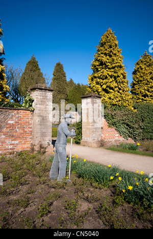 Draht-Skulptur im Rose Garden am in Newstead Abbey Nottinghamshire, England UK Stockfoto