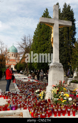 Kroatien, Zagreb, Mirogoj-Friedhof, einer der größten in Europa, während die All Saints Stockfoto