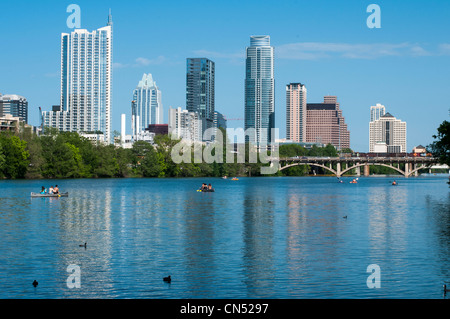 Skyline von Austin TX an einem sonnigen Nachmittag vom Lou Neff Point im Zilker Park. Stockfoto