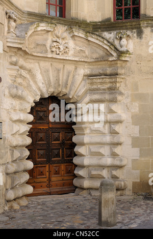 Frankreich, Gard, zahlt d'Uzege, Uzes, 1 Rue Saint Etienne, altes mittelalterliche Tor mit Diamant geformte Ornamente aus dem französischen König Stockfoto