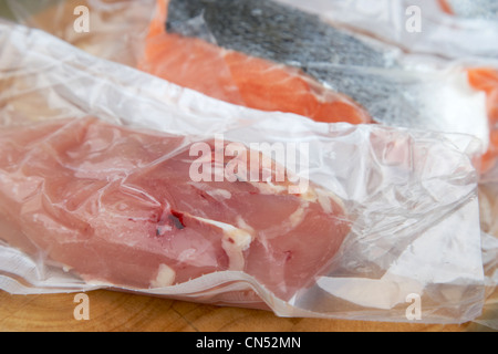 Vakuumverpackung von Lebensmitteln für die Vorratshaltung Stockfoto