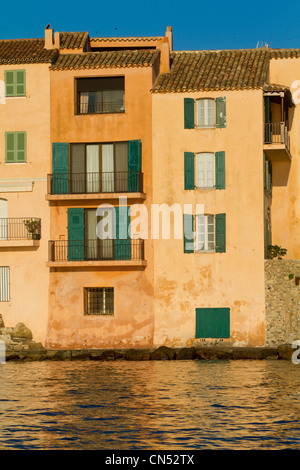 Frankreich, Var, Saint Tropez, Strand Plage De La Ponche, am Ende des Strandes und des ehemaligen Fischerhafen von den Ponche Stockfoto