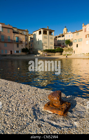 Frankreich, Var, Saint Tropez, Strand Plage De La Ponche, gesehen am Kai des ehemaligen Fischerhafen Stockfoto