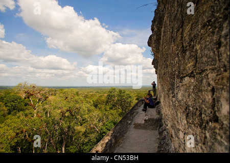 Die Aussicht von der Spitze des Tikals Tempel V. Stockfoto