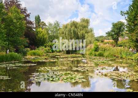 Lily Pond und Wasser Lilien, Monets Garten Giverny, Normandie, Frankreich. Stockfoto