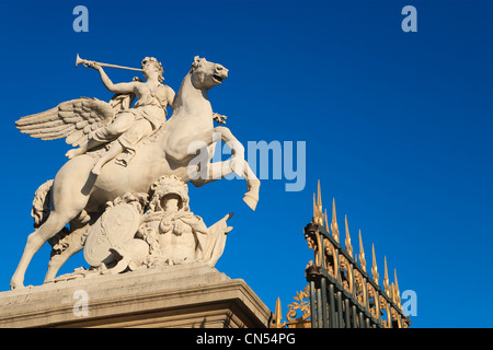 Frankreich, Paris, Jardin des Tuileries, Skulptur von Antoine Coysevox zeigt die Fame sitzen auf der Pegasus Stockfoto