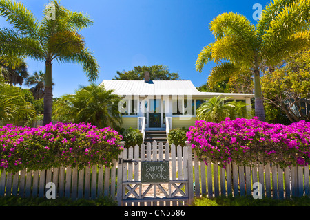 Ferienhaus mit Blumen in Boca Grande auf Gasparilla Island Florida Stockfoto
