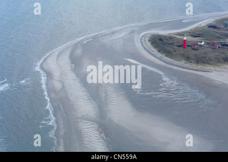 Niederlande, Nordholland, Texel, Blick vom Strand und Leuchtturm Eierland in De Cocksdorp (Luftbild) Stockfoto