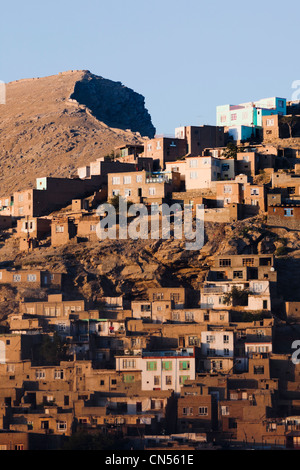 Afghanistan, Kabul, Chahari Sadarat, Blick auf weit entfernten Häuser auf einem Hügel, von Mustafa Hotel auf dem Dach Stockfoto