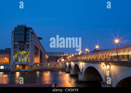 Frankreich, Paris, Quai De La Rapee, Ministerium für Wirtschaft und Finanzen oder Bercy von den Architekten Borja Huidobro und Paul Chemetov Stockfoto