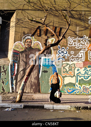 Mohamed Mahmoud Street Downtown Kairo einige der schlimmsten Gewalt während der Revolution erlebt, jetzt voll von pro-revolutionäre Wandgemälde Stockfoto