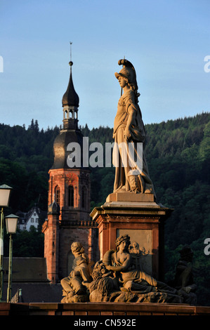 Deutschland, Baden-Württemberg, Heidelberg, die Stadt vom rechten Ufer des Neckars und die alte Brücke Karl-Theodor-Brücke Stockfoto