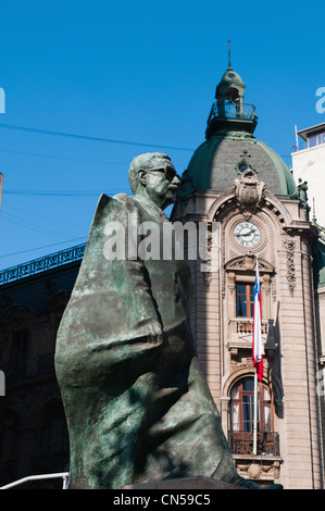 Chile, Santiago de Chile, Salvador Allende Statue in Plaza De La Constitution Stockfoto