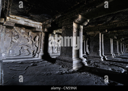 Indien, Maharashtra Zustand, Ellora, Höhlen von Ellora als Weltkulturerbe der UNESCO, hinduistische Gruppe cave N ° 15, Lord Shiva kommen aufgeführt Stockfoto