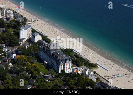 Frankreich, Loire-Atlantique, Baie du Pouliguen, La Baule, La Baule Beach, Hotel Hermitage Barriere (Luftbild) Stockfoto