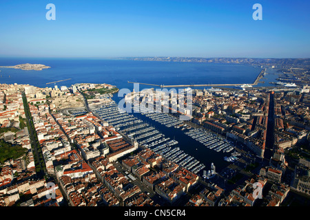 Frankreich, Marseille, Bouches-du-Rhône, 2. Bezirk, Zone Euromediterranee, Panier, Bezirk, Hafen von Marseille im Hintergrund Stockfoto