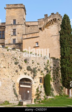 Frankreich, Vaucluse, Lourmarin, mit der Bezeichnung Les Plus Beaux Dörfer de France (The Most Beautiful Dörfer Frankreichs), die Burg Stockfoto