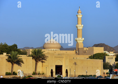 Sultanat von Oman, Al Dakhiliyah Region, westlichen Hajar-Gebirge, Nizwa, Fort und Moschee Stockfoto