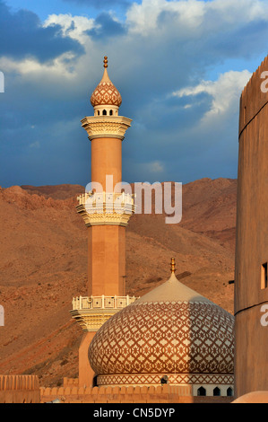 Sultanat von Oman, Al Dakhiliyah Region, westlichen Hajar-Gebirge, Nizwa, Fort und Moschee Stockfoto