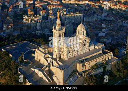 Frankreich, Bouches du Rhone, Marseille, Notre Dame De La Garde (Luftbild) Stockfoto