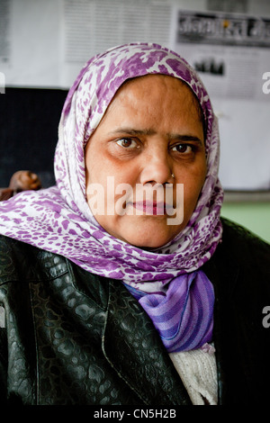 Dehradun, Indien. Indische Muslimin, Direktor der Académie Tasmia Unterricht Nähen und damit verbundene Fähigkeiten für junge Frauen. Stockfoto