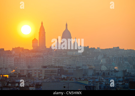 Frankreich, Paris, Montmartre, Basilique du Sacré-Coeur (Sacred Heart Basilica) und Butte Montmartre Stockfoto