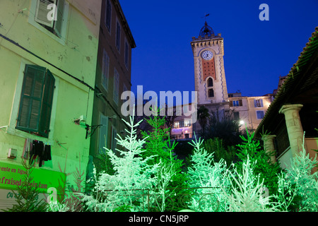 Frankreich, Bouches du Rhone, Aubagne, Kirche und Weihnachtsschmuck, Weihnachtsbäume Stockfoto