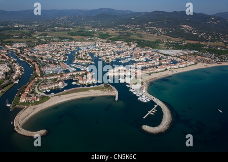 Frankreich, Var, Golf von St Tropez, Port Grimaud, Marina in der Stadt am See (Luftbild) Stockfoto