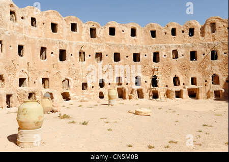 Qasr Al-Haj. Jebel Nafus. Libyen. Blick in die wunderbar erhaltenes und komplett geschlossene kreisförmige befestigte Berber Stockfoto