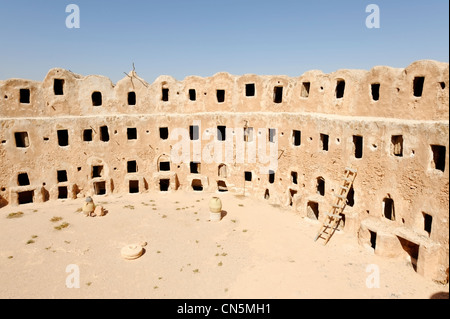 Qasr Al-Haj. Jebel Nafus. Libyen. Blick in die wunderbar erhaltenes und komplett geschlossene kreisförmige befestigte Berber Stockfoto