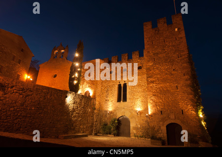 Schloss Montsonis in der Nacht, Lleida, Spanien Stockfoto