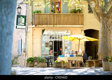 Frankreich, Vaucluse, Lubéron, Tal d'Aigues, Kaffee und Markt Peypin d'Aigues Stockfoto