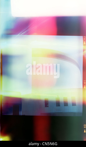 Ein Stück von Mittelformat-Film mit farbenfrohen abstrakten Füllung im Rahmen, gut für Hintergrund Stockfoto