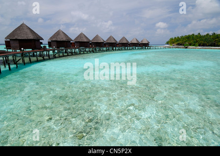 Malediven, Nord Male Atoll, Thulhagiri Island, Thulhagiri Resort und Spa, Lagune und bungalows Stockfoto